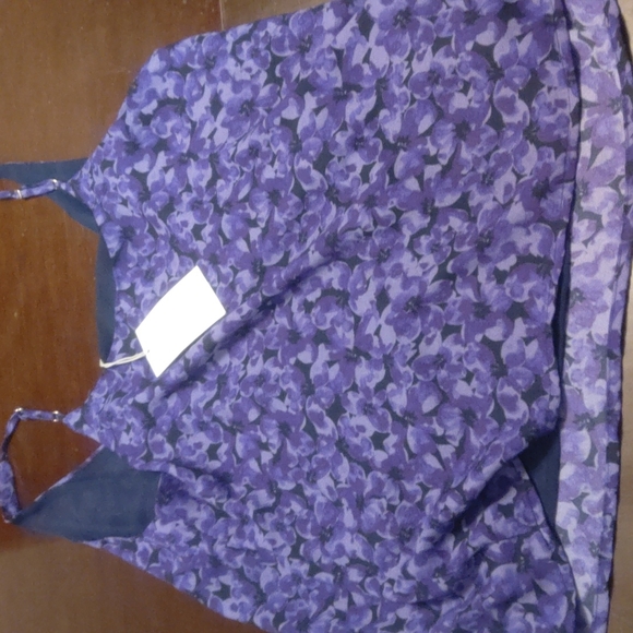 New with tag a new day top - Picture 3 of 3